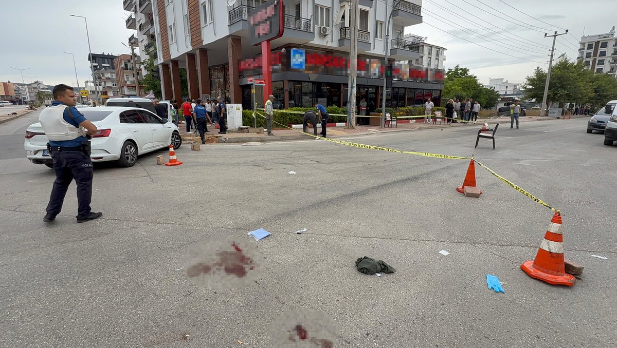 Antalya'da iki grup silah ve  b*çaklarla birbirine s*ldırdı
yenialanya.com/haber/25142844…