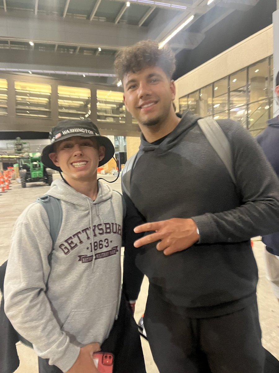 cheddah4's tweet photo. Finley got to meet one of his inspirations tonight on the way back from Washington DC!! @RaiolaDylan thanks for taking time for a kid!! @HuskerFootball https://t.co/Jb5YAS9DNN