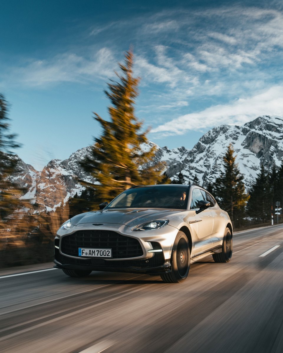 An exterior made to be centre of attention. In supreme command of every eyeball.

Discover DBX707: Discover DBX707: bit.ly/3EhP8uF

#AstonMartin #DBX707 #POWERDRIVEN