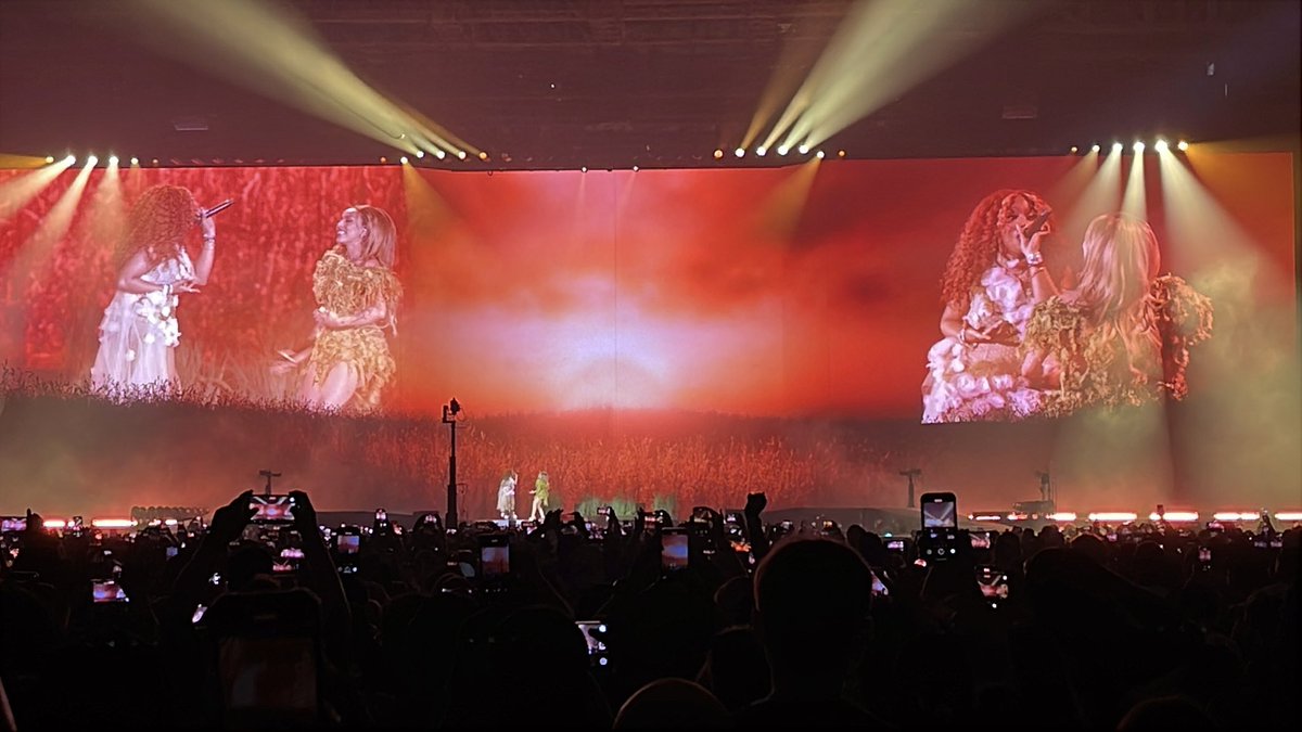 🚨 Doja Cat está cantando “Kiss Me More” com SZA na Grand National Tour