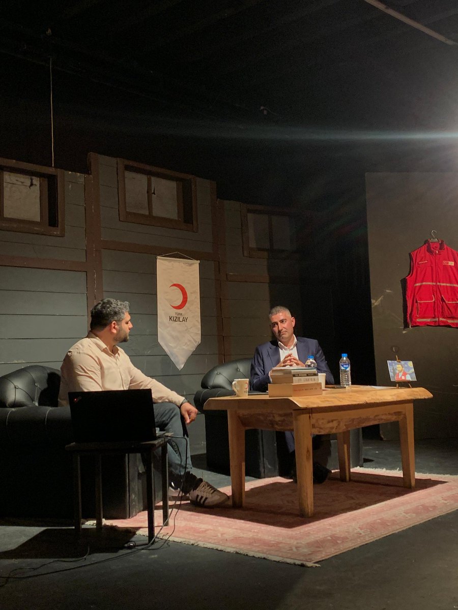 Bugün @vanbolgetiyatrosu'nda gerçekleştirdiğimiz “Hedefsiz Başarı Olmaz” söyleşisi, Eğitim Koçu Taner Takis’in katkılarıyla dolu dolu geçti. Gençlerin ilgisi ve katılımı bizlere umut verdi. 💫