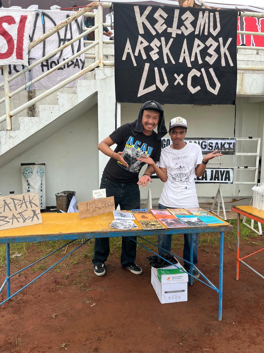 Akhir pekan yg menyenangkan; merayakan sepak bola dgn riang gembira, bertemu kawan2 utk saling bertukar kabar, cerita &amp; ide, jg menyuarakan keresahan perihal dinamika dan problematika yg sdg terjadi. #FFF
"Cause we're the clubs and so the cup. An arena for bois action" -DOM 65