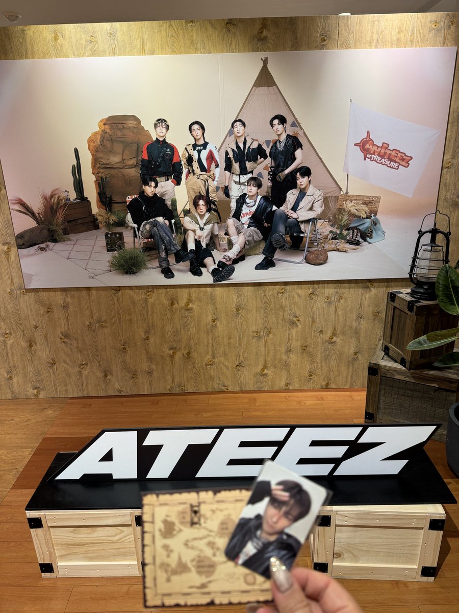 kyung_n_1201's tweet photo. 仕事後痛めてる足引きずって1人参戦🏴‍☠️
入場、会計、ゲームのスタッフさん皆さん良い方々で今までのポップアップで一番楽しめました✨
信じがたい自引き祭に感謝🌟

＃에이티즈 #애니티즈 #エイティーズ
#ANITEEZ_IN_TREASURE_IN_TOKYO #애니티즈인트레저인도쿄 #ATINYが来たよ
#사운드웨이브 #SOUNDWAV https://t.co/GB7KfqC4Yn