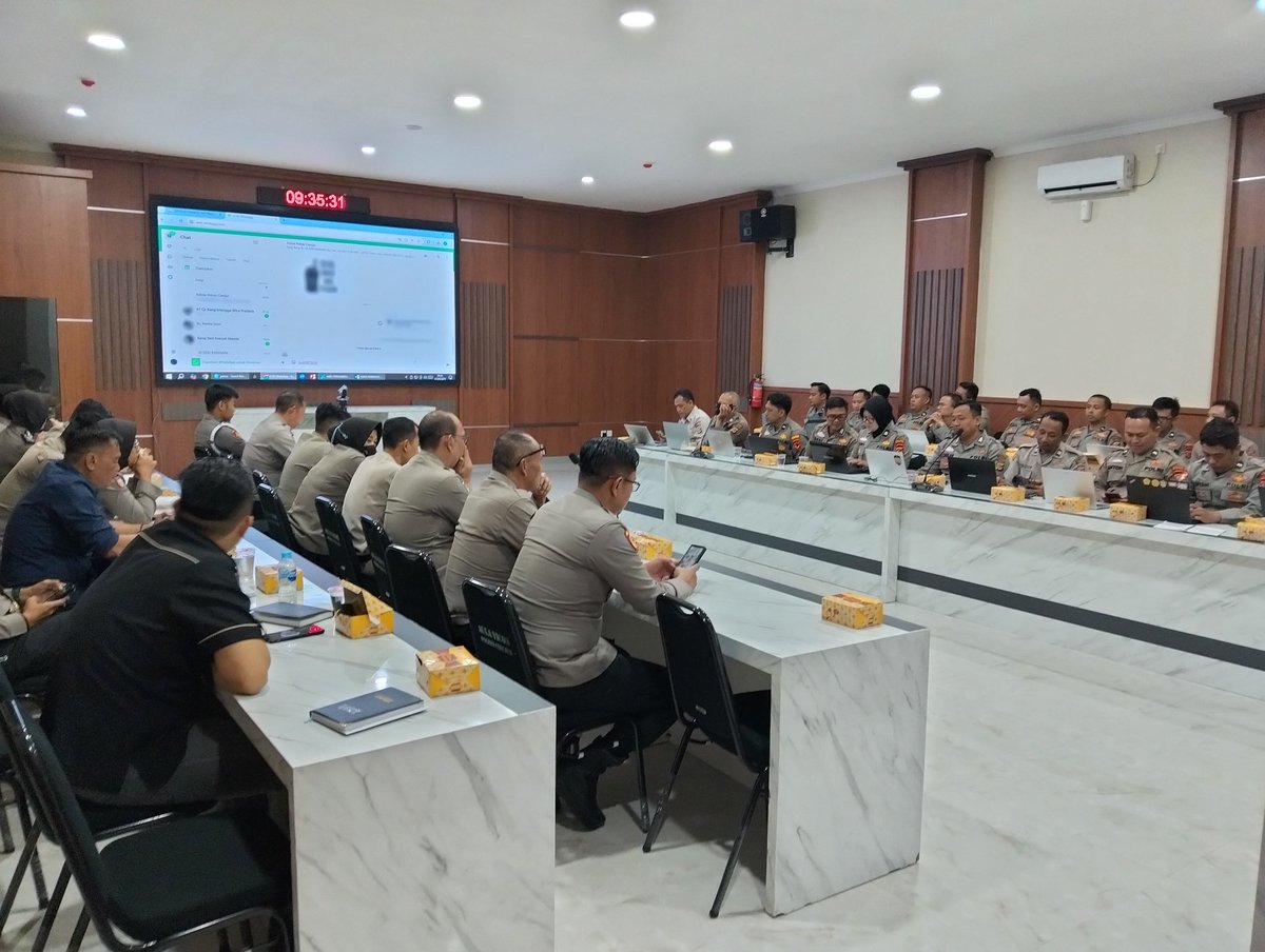 Pada hari selasa 27 Mei 2025 polres cianjur melaksanakan pelatihan komunikasi publik terhadap personil polres cianjur yang megenban fungsi administrasi.
hadir sebagai narasumber personil seksi humas polres cianjur