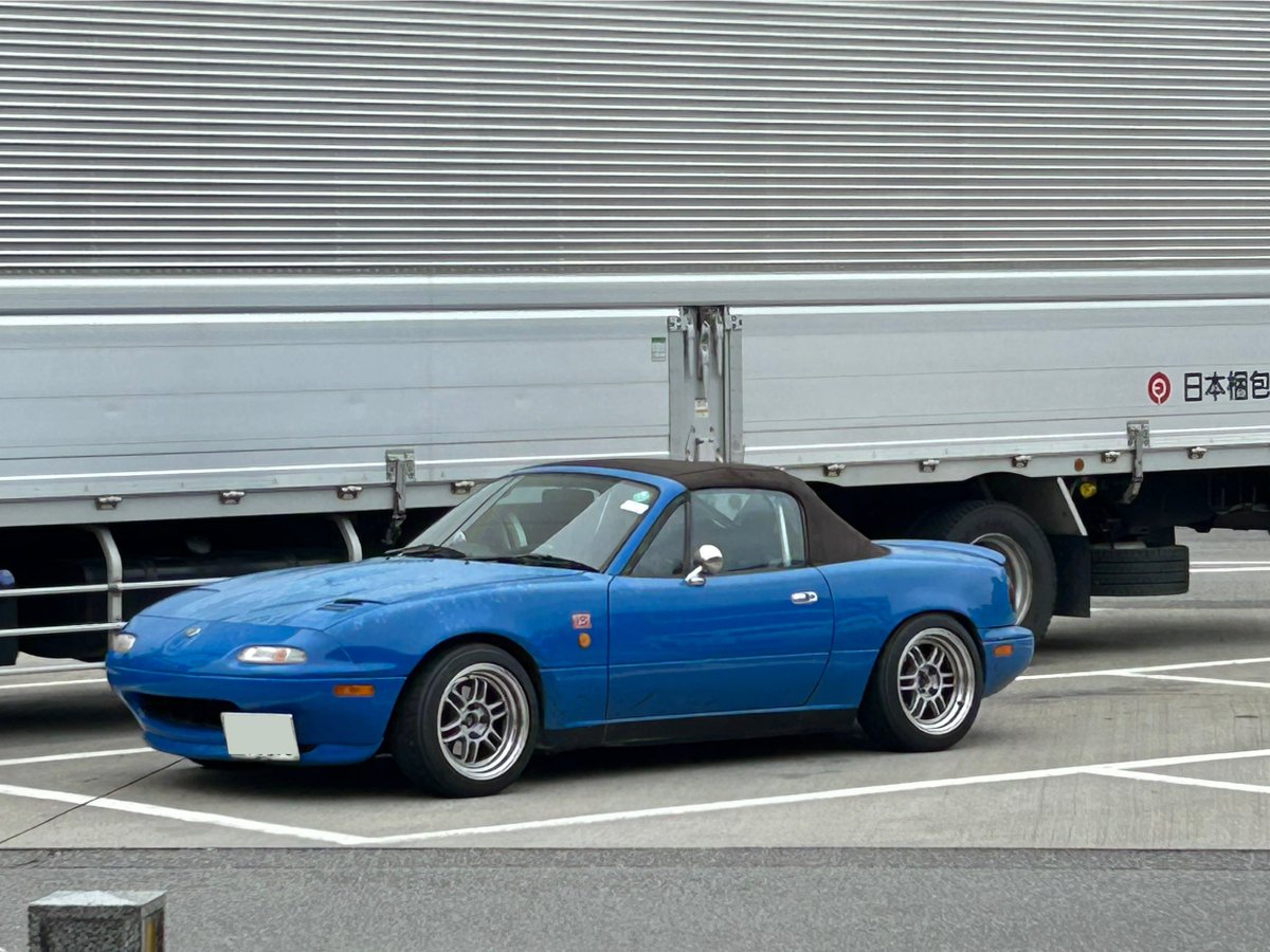 めでたしめでたし！

本日は愛知から

・NA8ロードスターB2リミテッド
・NDロードスター990S

の親子様とその旦那様が浜松へ。

NAの方は足回り交換と丸投げ取付調整

990Sの方はスーパーノーマル仕様

の御相談でした。

「依頼しようとは決めてましたが、とりあえず顔合わせしときたくて」