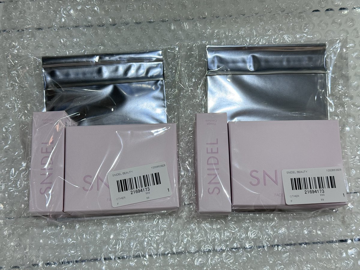 SNIDEL น้องเตนล์ มีพร้อมส่ง 2 เซ็ตค่า

ราคาเซ็ตละ 2,700 รวมส่งลทบ (EMS +30 บาท)

สนใจ dm ได้เลยค่า

#SNIDELBEAUTY_TEN 
#TENxSnidelBeauty
#ตลาดนัดtenlee