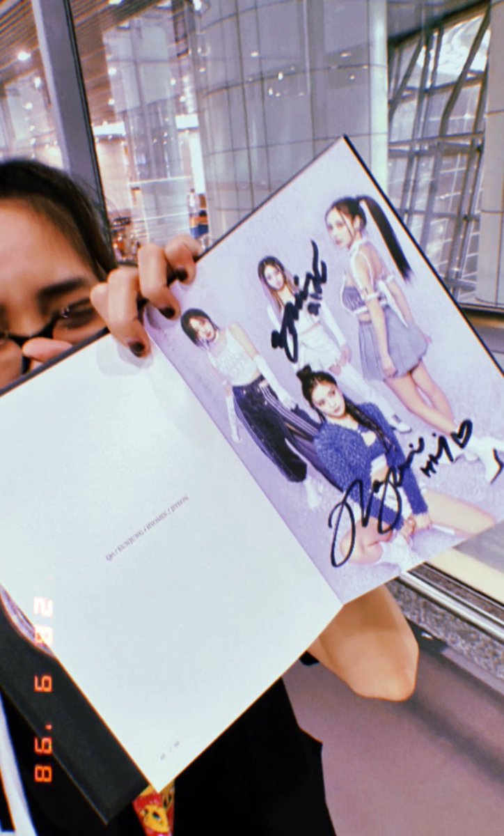 minguri98's tweet image. Yesterday was LIT after so many years of wait I get to see t-ara for the first time ever in my life😭 and today hyomin and jiyeon sign my album!! 👑🥹🫂 Please come again!!
#t_ara #티아라 #hyomin #효민 #jiyeon #지연 #tara #TARAinKL #TARAinMY
