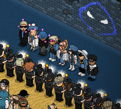 <a href="/CripsHB/">Crips</a> em peso no carpete do desfile da @oakleyhbt - #CripsxOakley