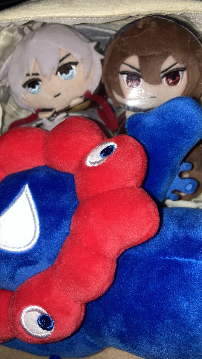 grbl_kanaru's tweet photo. こないだ万博行ってきたんだけどミャクミャクくじ2時間待ち表記で1時間半くらい待った！別行動してる間に母がコモンズ館のスタンプ集めにハマっていた https://t.co/0Ctt4SFrns