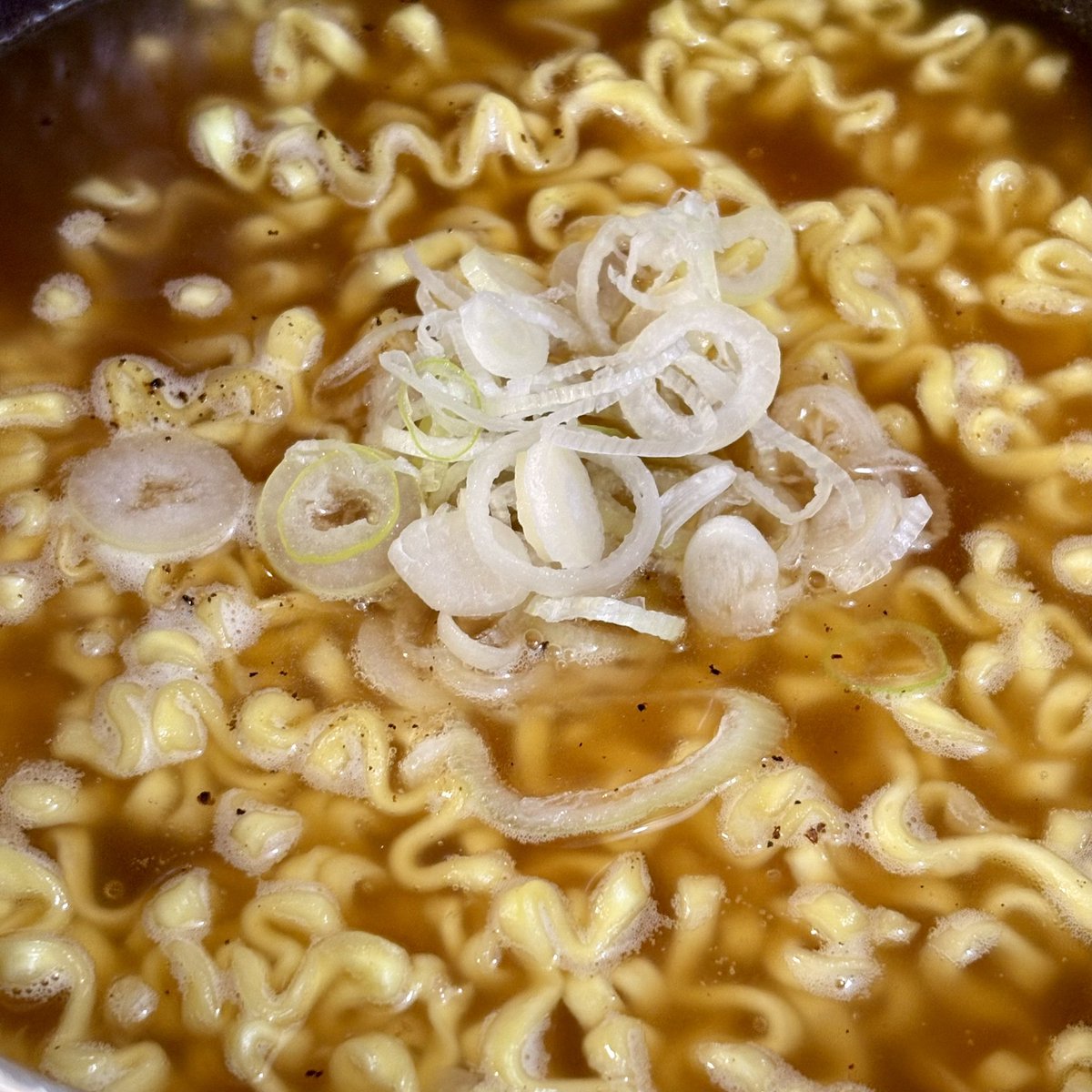 あひるごはんは「素ラーメン」
旅から帰ってくると心と身体、特に内臓が傲慢になっておりますのでその戒めのために精進料理（どこがだよ）をいただいて鎮めていくのです。だいぶ鎮まりました。私が間違っていました。反省しています。
