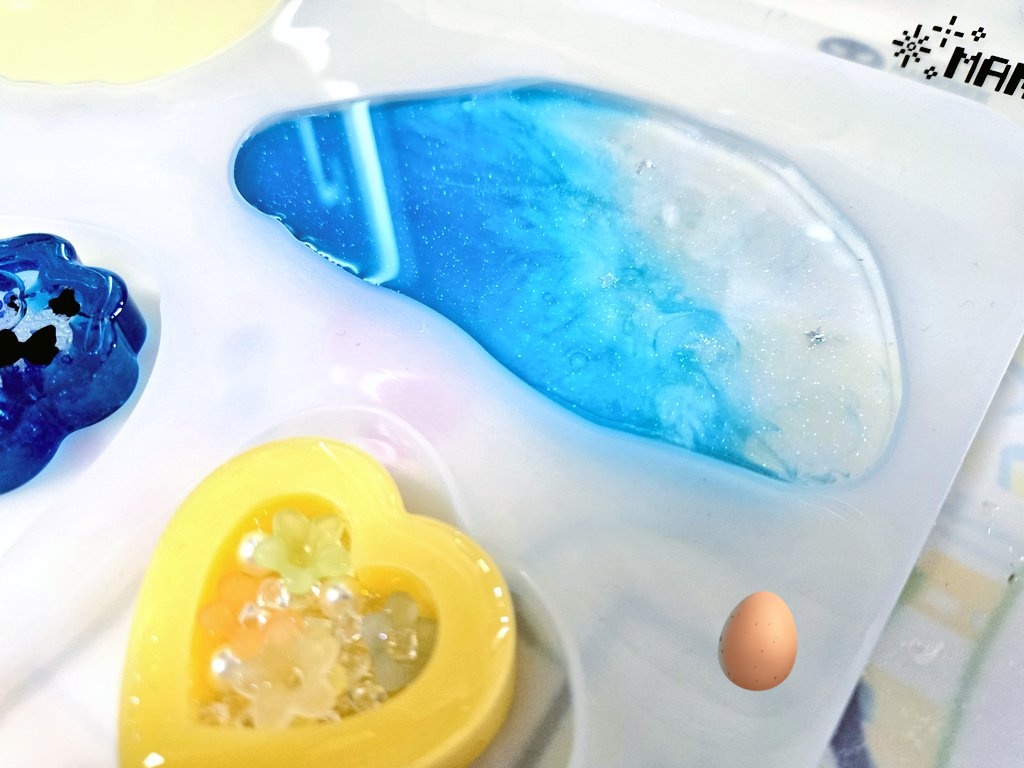 레진아트로 코스터 만드는중!🥰💛
조만간 스트리머나 덕질 원하는분들 위주로 하나뿐인 최애(스머)컨셉 코스터나 키링 선물 이벤트를 해볼까 생각중입니다..//

취미라서 부족하지만 한번 해보고싶었어요 히히..