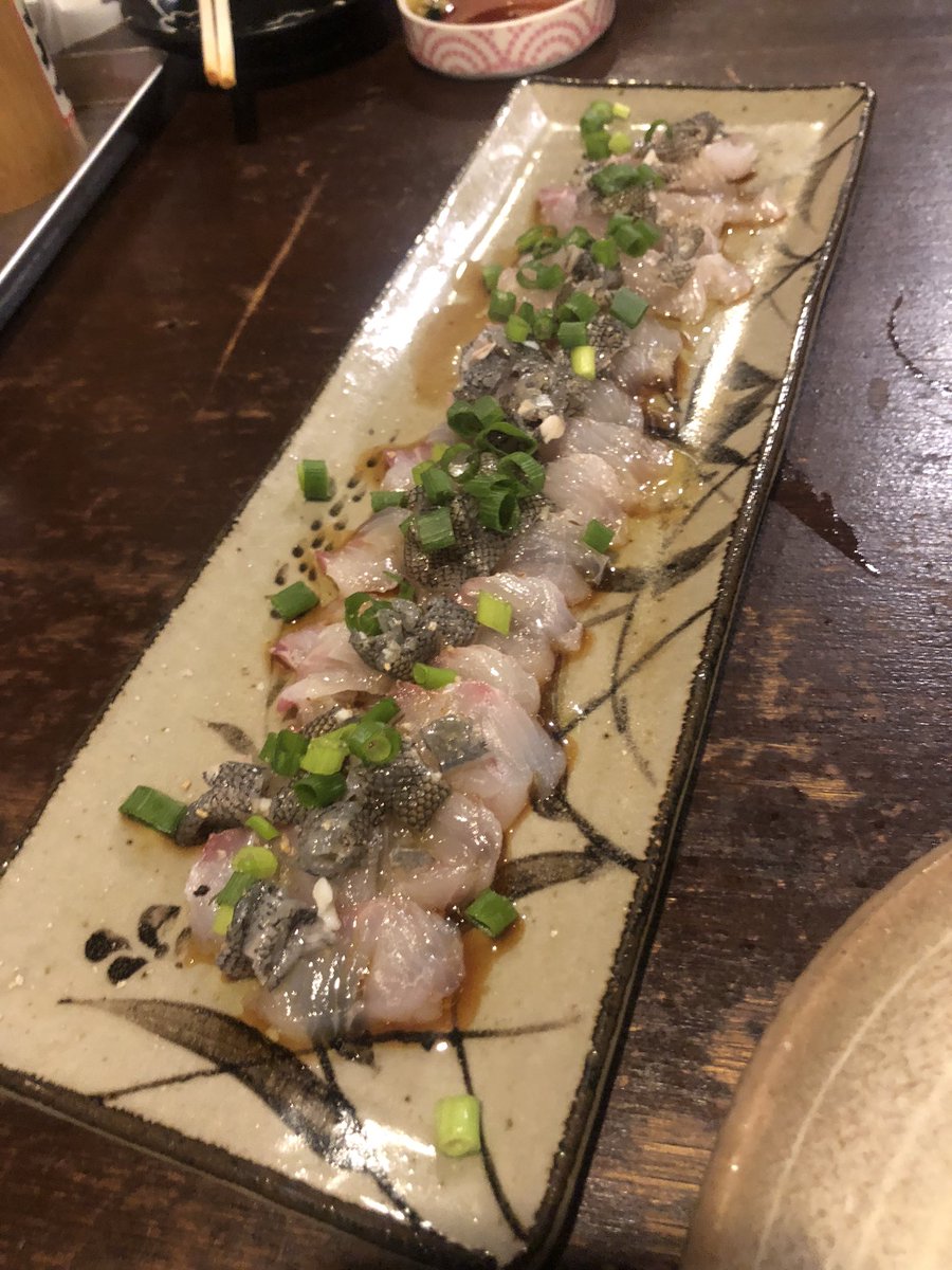 afrobros25's tweet photo. 知り合いの店で刺身、カルパッチョにしてもらった。刺身めちゃ甘くて旨い😋　カルパッチョに皮も入れたら脂ギッシュ過ぎてくどすぎた😆 https://t.co/xg276k0BCm