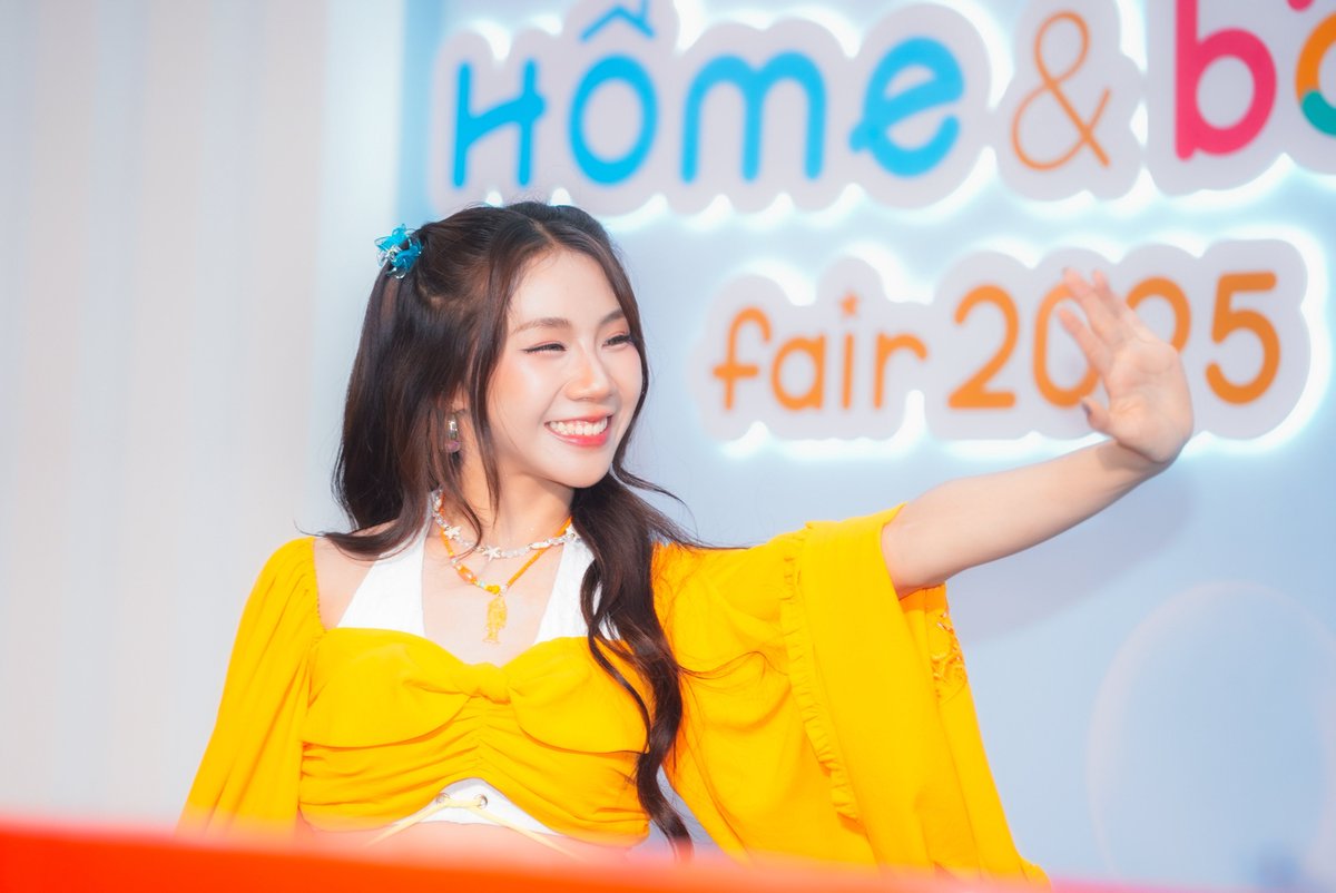 PIXXIEofficial_'s tweet photo. #PiXXiE
#ComfortTH
#ComfortUVxPiXXiE
#หอมเจิดไม่กลัวแดดจ้า
#TopsHomeandBabyFair2025 https://t.co/0ky3K8bv0D