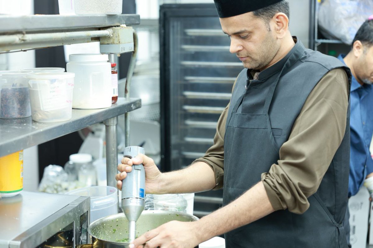 MKAMidWest's tweet photo. The Ziafat Team poured their hearts into preparing delicious meals for the guests of the Promised Messiah (as) — a true labor of love and service! 🍛🤝 May Allah reward their silent sacrifice. #MidwestIjtema2025 #MKAUSA #HospitalityInIslam https://t.co/mR6pXFqNkX