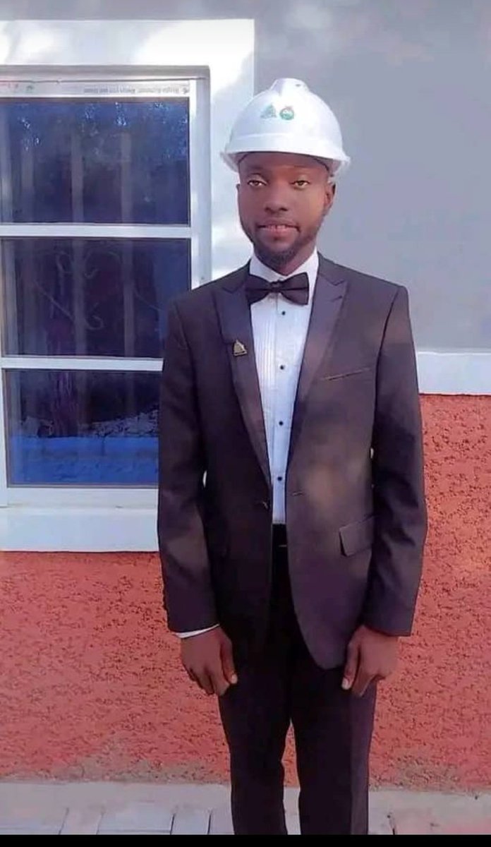 Muhammad Abdullahi, a young promising Engineer full of ambition and hope for tomorrow believed one day he will contribute his quota to the world, his dreams were cut short as his lifeless body was amongst the several bodies discovered during yesterday's rescue search
#MokwaFlood