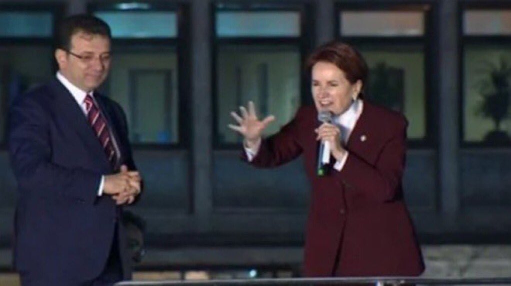 Günaydın Türkiye, size bir görselle geldim. Siyaset sahnesinde istemeyerek oy kullanmamızı sağlayanlar bugün bizi felakete sürüklediler. Zamanında yapılan millet sizi istiyor çağrısına uyulmalıydı.