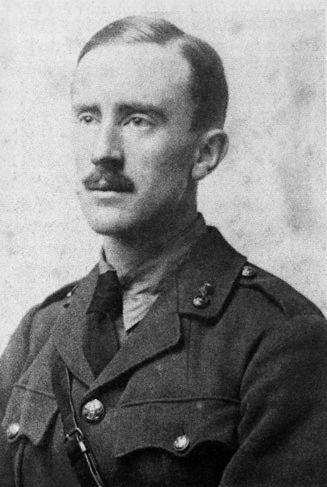 jasalan03's tweet photo. Stories &amp; Imagination Save Us - Tolkien started to create Lord of the Rings during WW1 while he was in the trenches #Tolkien #LOTR https://t.co/UloJdB3pll