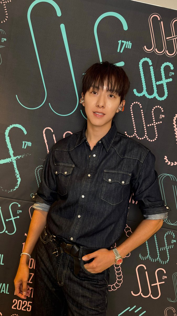 CNBLUE 서재페 🖤