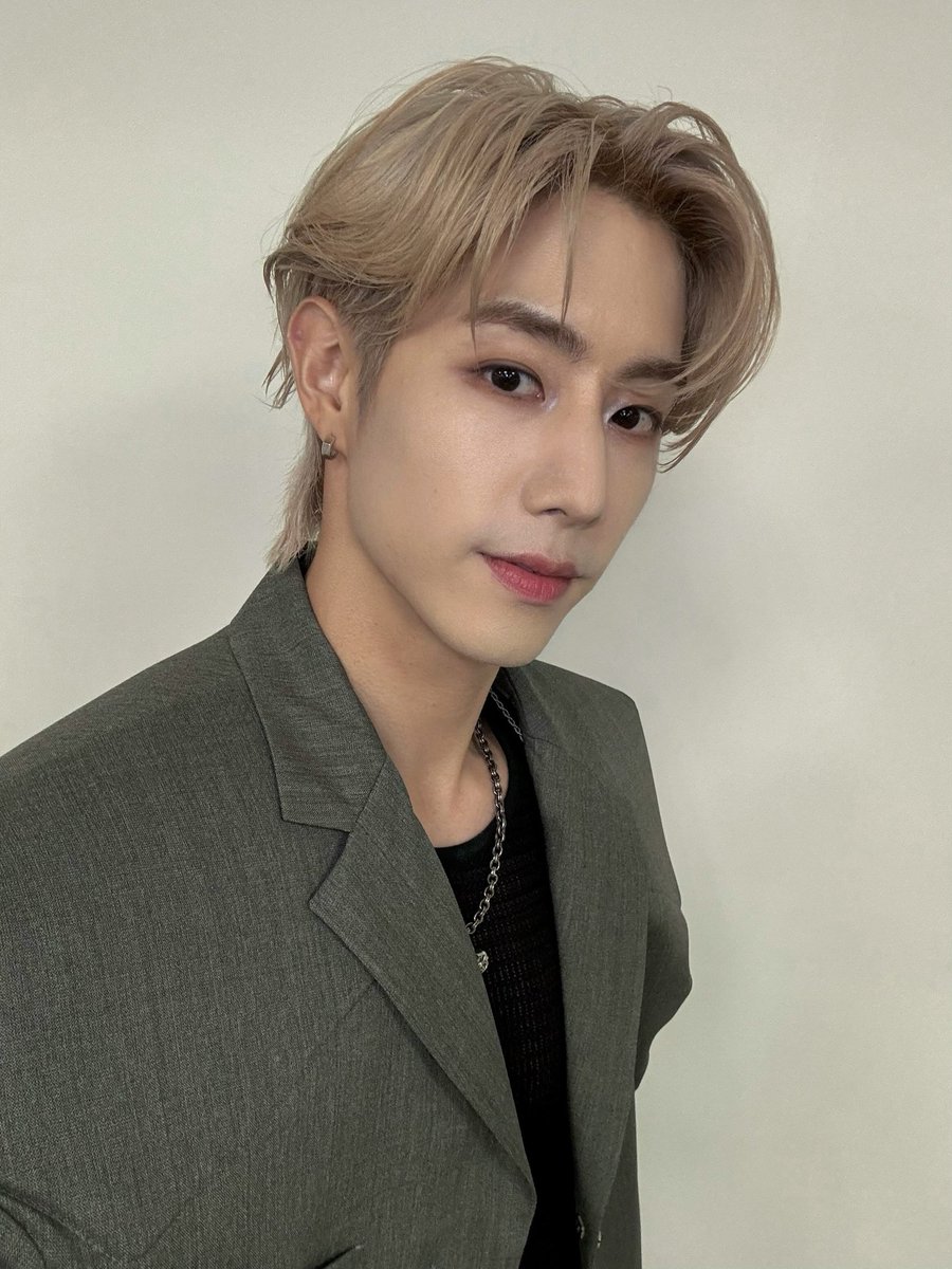 Mark Tuan Official tweet media