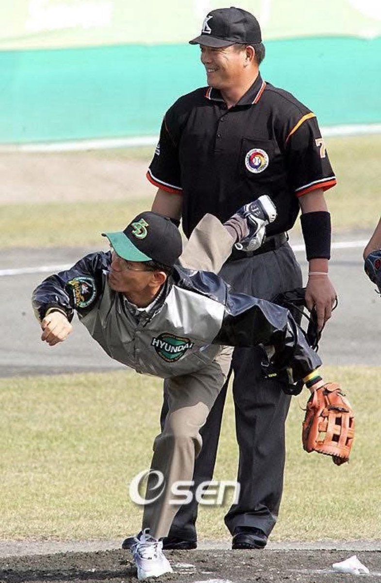시구 하나만해도 이렇게 전력투구하는 그를 보며
왜 그동안 그의 실적과 미담들이 안알려졌는지 알 것 같다.

그의 촘촘하고 옹골찬 실적들은 바로 이런 자세로부터 나왔고 이 또한 자랑거리로 생각지 않는다는 것을..

6월 4일부터 펼쳐질 그의 발걸음을 기대해본다.

#공직의_기본 #진심_김문수