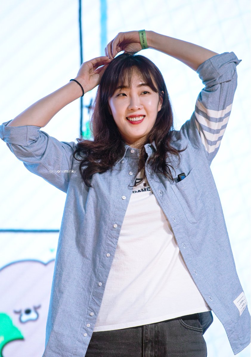 omk_no15's tweet image. 밍경네컷
황밍수하러 가야지

#황민경