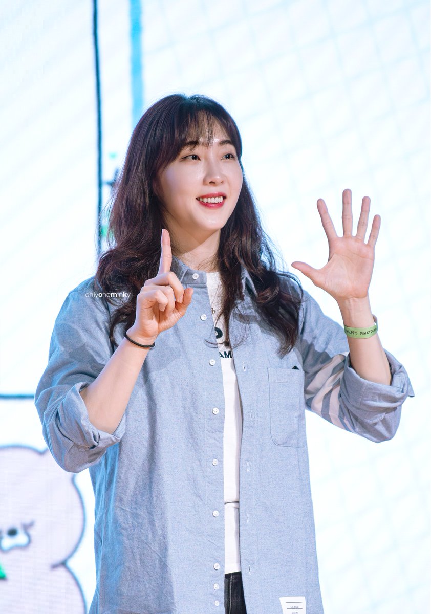 omk_no15's tweet image. 밍경네컷
황밍수하러 가야지

#황민경