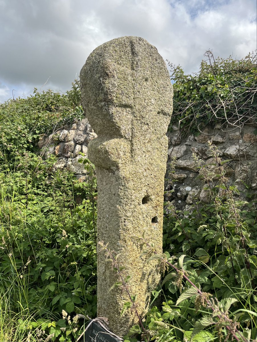 #StandingStoneSunday
Reskajeague cross, resited in 1999 by Camborne Old Cornwall Society after languishing for many years upside down &amp; used as a gate post!