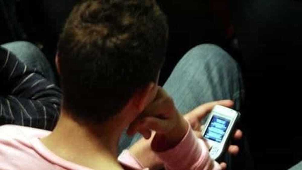 I genitori gli tolgono il cellulare: quindicenne finisce al pronto soccorso in crisi d'astinenza ift.tt/eKJi4v2