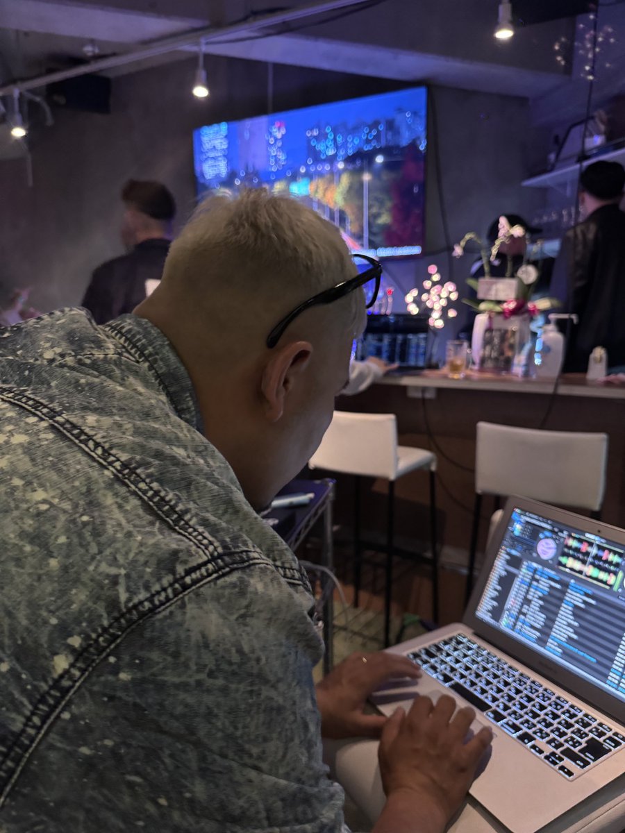 昨晩はありがとうございました😊
<a href="/mcHAZE_htz/">HAZE</a> 
<a href="/DJSLEEP_JP/">DJ SLeEPは引退しました。</a> 
<a href="/otokogi_rui/">ルイ</a>