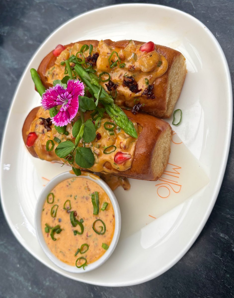 annzziieeee's tweet photo. Hands down the best thing I’ve had in a while!!! Tooo good. 😭💕

Brioche Scallop Roll. Breakfast at Muro. 

📍Muro, Bengaluru https://t.co/jA0TtjWfng