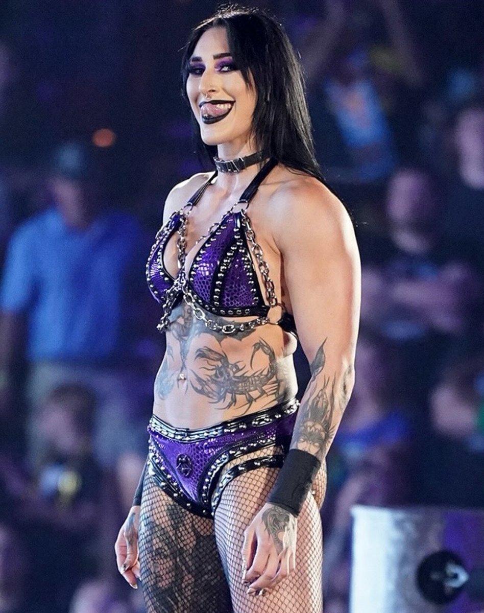 WrestlingWCC's tweet photo. Zelina Vega reveals she’s neighbors with Rhea Ripley 🏡 

(via Ring The Belle) https://t.co/hO8P7aC9jV