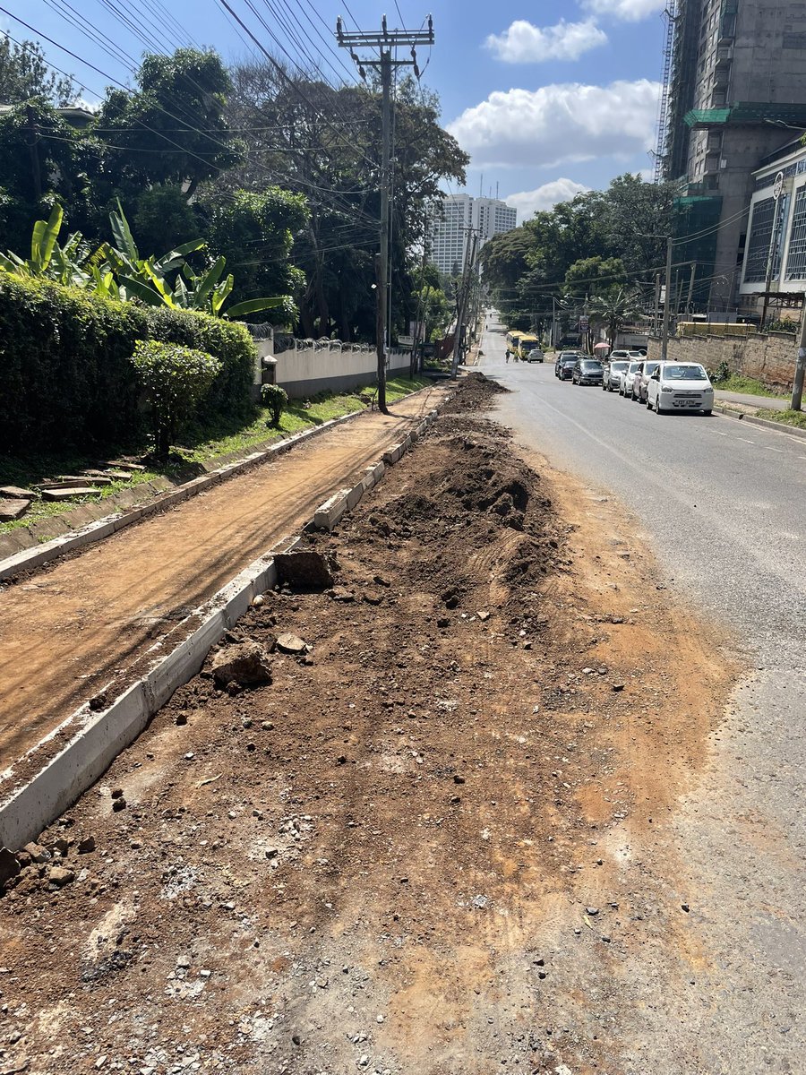 tkmaru's tweet photo. @KURAroads Jambo KURA. This is Bishop Rd in Upper Hill. Your contractor rehabbing the pedestrian walkway has left debris on the half the road for three weeks now. This very unsafe and no signs. It creates a traffic jam during the day and at night drivers ram into the debris. Please act! https://t.co/SlUhyaQUpR