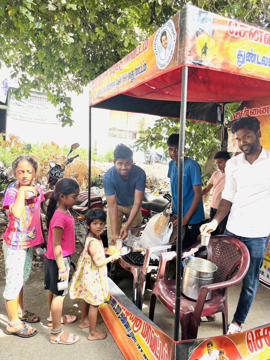 ebikrish07's tweet photo. தளபதி @actorvijay அவர்களின் சொல்லுக்கிணங்க  மக்கள் இயக்க பொதுச்செயலாளர் @BussyAnand அவர்கள் வழிகாட்டுதலின்படி  சென்னை கிழக்கு மாவட்ட துண்டலம் அண்ணா நகர் பகுதி  தலைமை சார்பில் 92 வது வாரம் குழந்தைகள் பள்ளி மாணவர்களுக்கு ரொட்டி பால் முட்டை  வழங்கப்பட்டது.. https://t.co/BK0oSzM0z5