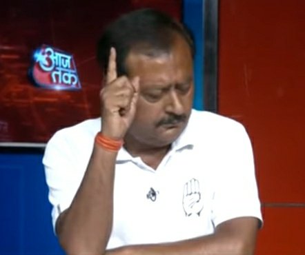 BJP नेता प्रेम शुक्ला लाइव डिबेट में कांग्रेस के प्रवक्ता सुरेंद्र सिंह राजपूत को गाली दे रहा है

तलवा तू चाटता है.. तलवा तेरा बाप चाटता है.. तेरी माँ रं$# है..

सोशल मीडिया पर बोलने लिखने के कारण आम लोगों को गिरफ्तार किया जा रहा है. अब प्रेम शुक्ला भी 48 घंटे में गिरफ्तार किया