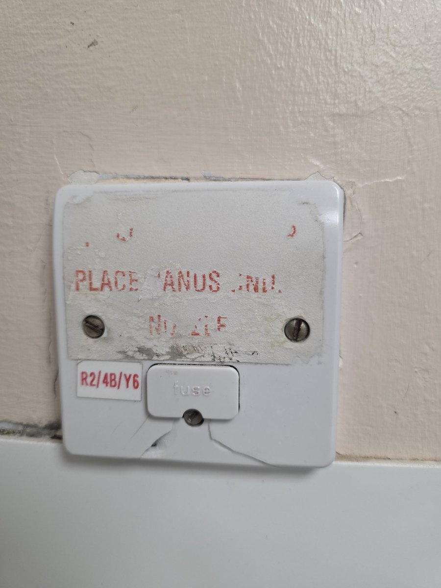 Interesting way to change a fuse