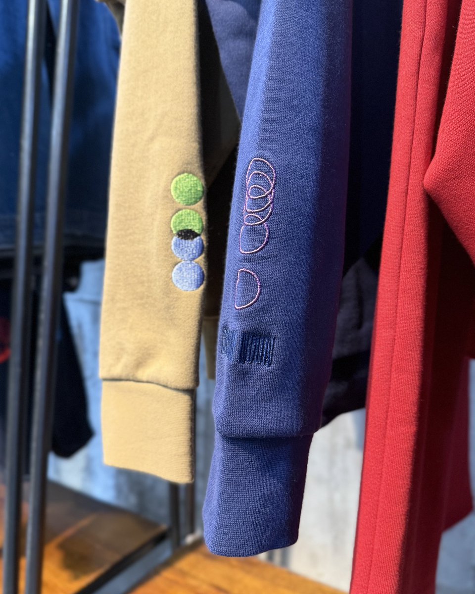 Common Noun 
2025 Autumn/Winter Exhibition
“Cat” &amp; “Dog”

開催中です。一般発売は秋ですが、本日までの展示会で予約した場合、20%OFFで購入＋素敵なノベルティがゲットできます。

会期：
5/30(金) 11:00-20:00
5/31(土) 11:00-20:00
6/1(日) 11:00-18:00

会場：中目黒river side gallery