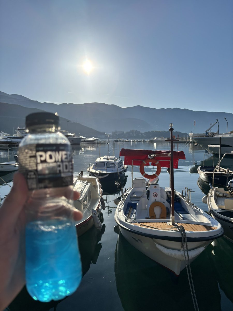 How do you say “Ball up top” in Montenegrin