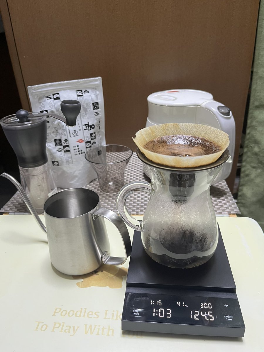 sha_yan76's tweet photo. 午前中、ヤボ用をすます。
午後、特にする事も無い・・・
いや、やる事はある！
しかし、その気にならない😅
で、そんなこんなのコーヒータイム
お気に入り・・・
懐かしの音楽と共に
#コーヒータイム 
#お気に入りの音楽 https://t.co/XeefaCZNZd