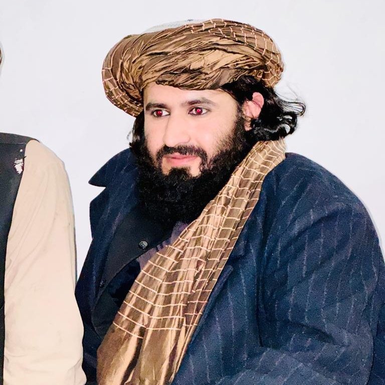 دا تصویر به یو ځل بیا تریوڅه وخته پر فروفایل ولاړ وي په همدې وخت کي مي له دوه مخو مخریبینو حزبیانو په نوم مبارزینو  سره ډېره خوندوره مبارزه وکړه الحَمْدُ ِلله که څه هم ځینو ملګرو به ویل داتصویر بدل کړه خواس یې بیا یوځل دروم او ددوئ په وړاندي به لیکني او سپیسونه نیسم إن شاء الله