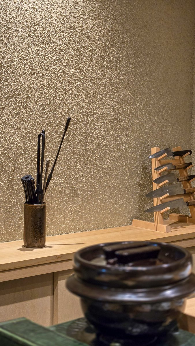 昨日は海軍のVIPがご来店、空軍最大級のおもてなし越前焼に朝採れのアンテナを生けてお迎えしました。