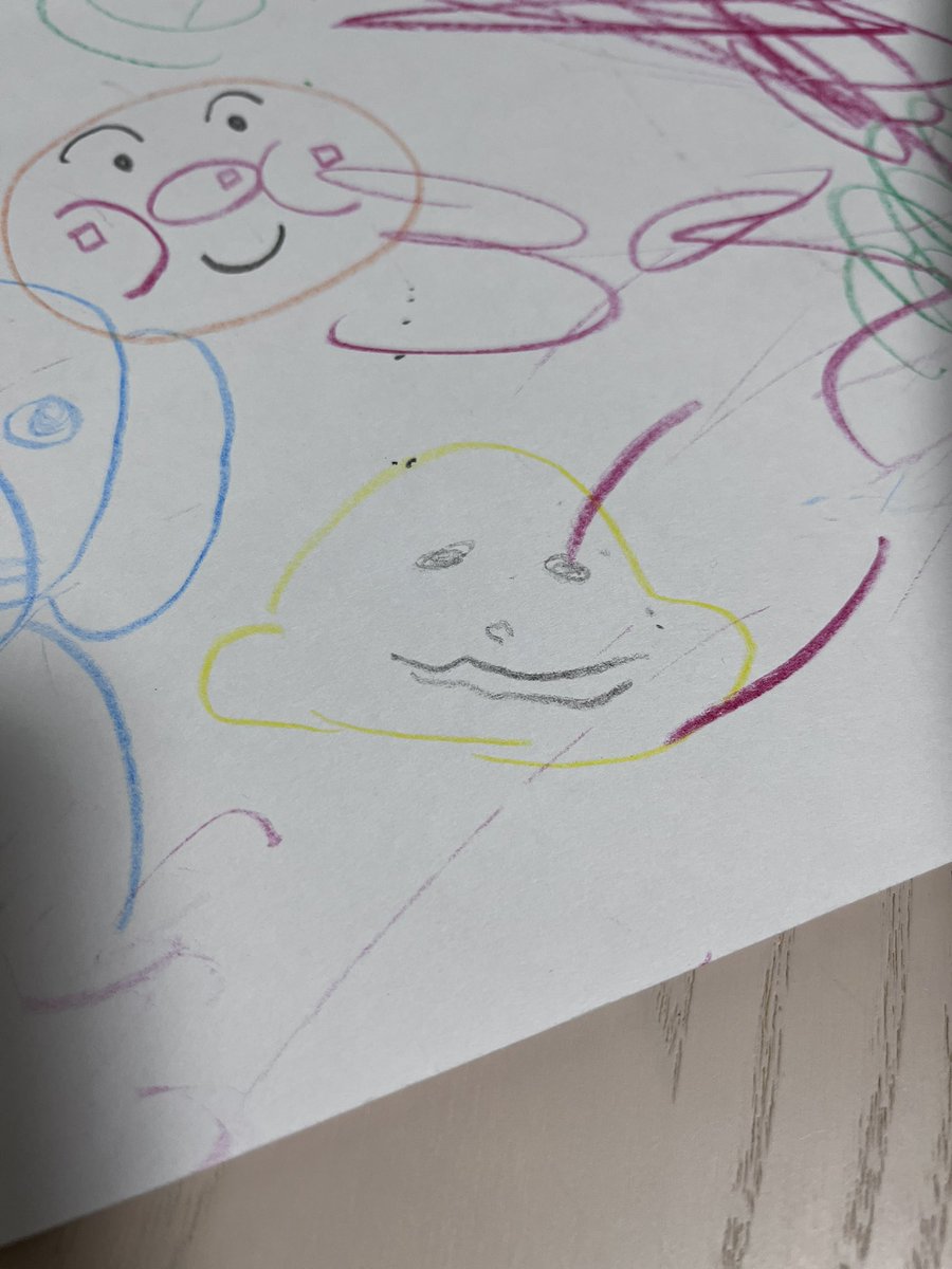息子にクレヨンを持たせてみた🖍️
母が画伯だと大変だ😅
アンパンマンは上手に描けたけど、カレーパンマンが😂