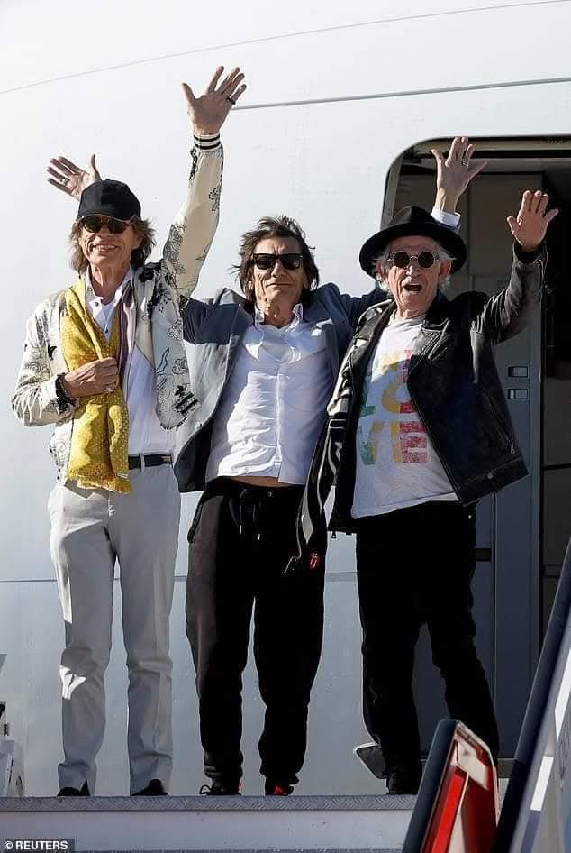Vicente Lafora (@vlafora) on Twitter photo Bon dia. Good morning. Buenos días Happy Birthday <a href="/ronniewood/">Ronnie Wood</a>
Happy Heavenly Birthday <a href="/MarilynMonroe/">Marilyn Monroe</a>
<a href="/Natalie67578650/">Natalie Hayes</a> <a href="/resident219/">Neil Stapley</a> <a href="/denajag/">D J 🎼💙</a> <a href="/AJDMaru/">AmyMaru 🖤🩷🖤✨</a> <a href="/claireTerrieux/">claire</a> <a href="/werthro/">werth</a> <a href="/AidaBSanchez/">Aída Beatriz Sánchez</a> <a href="/carmenglsmate/">Carmen</a> <a href="/GracianaXXI/">Carmenza Saldias</a> <a href="/Saramarfer/">Sara Martínez</a> <a href="/Abalindas/">María Arbot</a> <a href="/MaryPosa7/">🌊💙🐦*BLUE* 🐦💙🌊</a> <a href="/ampomata/">Ángeles M. Pomata</a> <a href="/arte_angela/">Angela Arte</a> <a href="/clia_g/">🛰 A Celia P. Porto 🛰</a> Bon dia. Good morning. Buenos días Happy Birthday <a href="/ronniewood/">Ronnie Wood</a>
Happy Heavenly Birthday <a href="/MarilynMonroe/">Marilyn Monroe</a>
<a href="/Natalie67578650/">Natalie Hayes</a> <a href="/resident219/">Neil Stapley</a> <a href="/denajag/">D J 🎼💙</a> <a href="/AJDMaru/">AmyMaru 🖤🩷🖤✨</a> <a href="/claireTerrieux/">claire</a> <a href="/werthro/">werth</a> <a href="/AidaBSanchez/">Aída Beatriz Sánchez</a> <a href="/carmenglsmate/">Carmen</a> <a href="/GracianaXXI/">Carmenza Saldias</a> <a href="/Saramarfer/">Sara Martínez</a> <a href="/Abalindas/">María Arbot</a> <a href="/MaryPosa7/">🌊💙🐦*BLUE* 🐦💙🌊</a> <a href="/ampomata/">Ángeles M. Pomata</a> <a href="/arte_angela/">Angela Arte</a> <a href="/clia_g/">🛰 A Celia P. Porto 🛰</a>