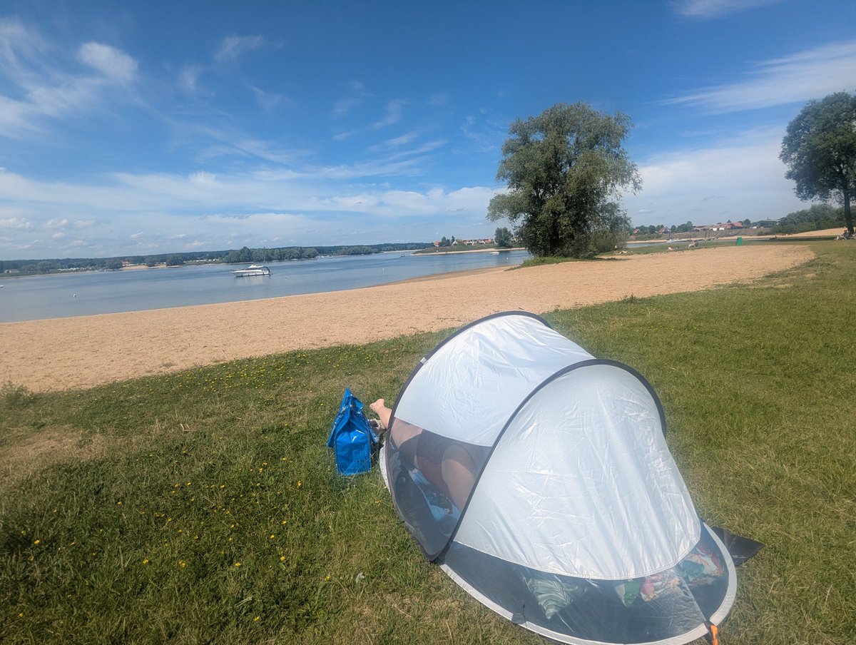 Exploring the surroundings of our future home☺️❤️. Water still🥶😂
