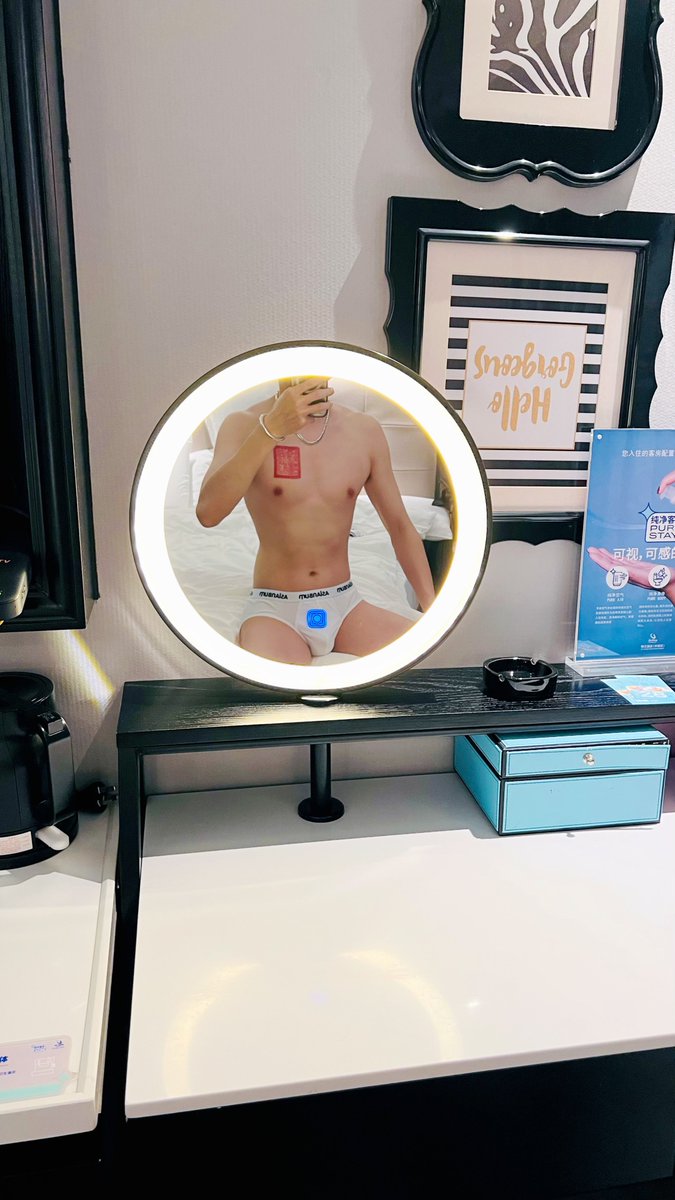 Jebo1993's tweet photo. #Asianbum 新款内裤，你更喜欢哪个？😆 https://t.co/V4oBGF2sYx