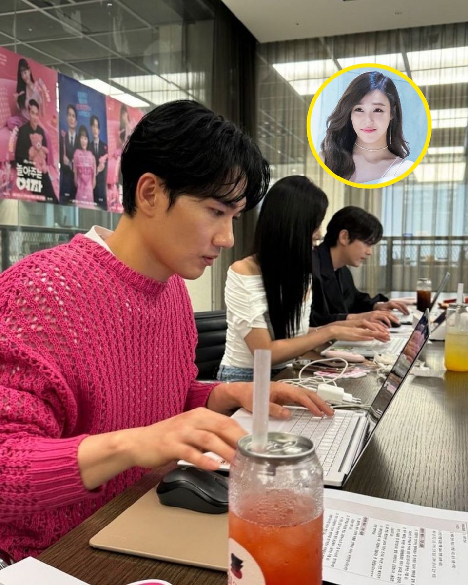 strartberry's tweet photo. [BREAKING] After a big heartbreak, @umhtaegoo finally realized his feelings to his "adek cantik" @_tiffanyoung, but they still remain silent. Some fans speculate that the girl beside Taegu in his last post was Tiffany. https://t.co/bRpfD5ANNX