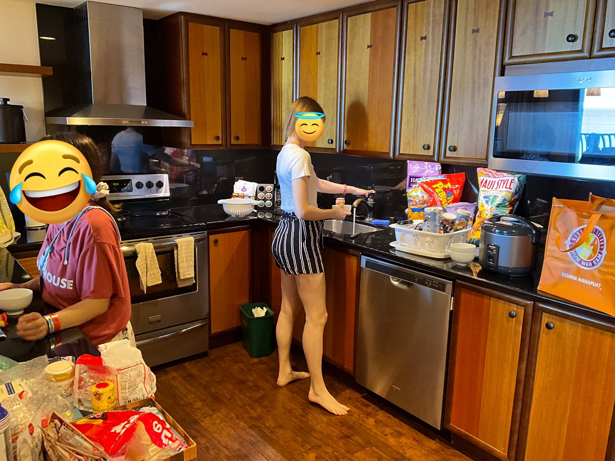 wdw2014's tweet photo. この部屋は大きい洗濯機や乾燥機、激広キッチン、バスルームは各部屋にあり計３つ、200平米超は本当広い😅欠点を挙げるなら、果てしない廊下の突き当たりにある事と、夜は何も見えない💦プールサイドガーデンビューの夜の雰囲気が好きなので、夜は残念かも。次回はこの部屋２泊で充分かな。 https://t.co/M71VTxYkcy