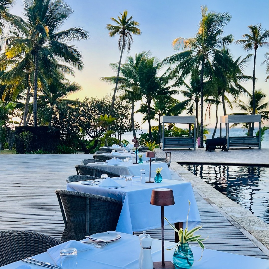 There's prettiness in the air tonight.

#Fiji #PrettyNightLights #SundayDinner #PoolsideDining #TableLove #VomoLife