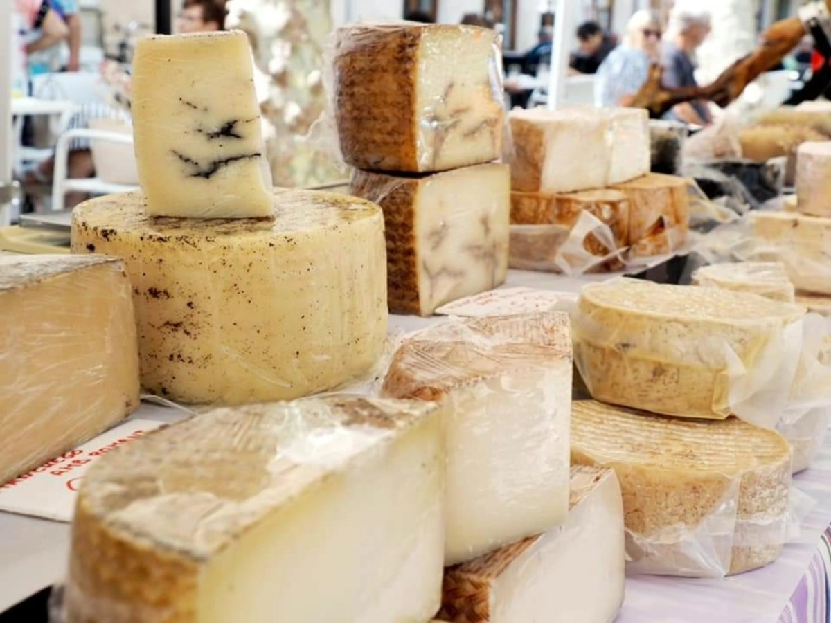 🍽️🍅🛍️ Avui i tots els diumenges, us esperam al mercat de sa Pobla! Benvinguts!

#sapobla #ajsapobla #mercat #comerç #gastronomia