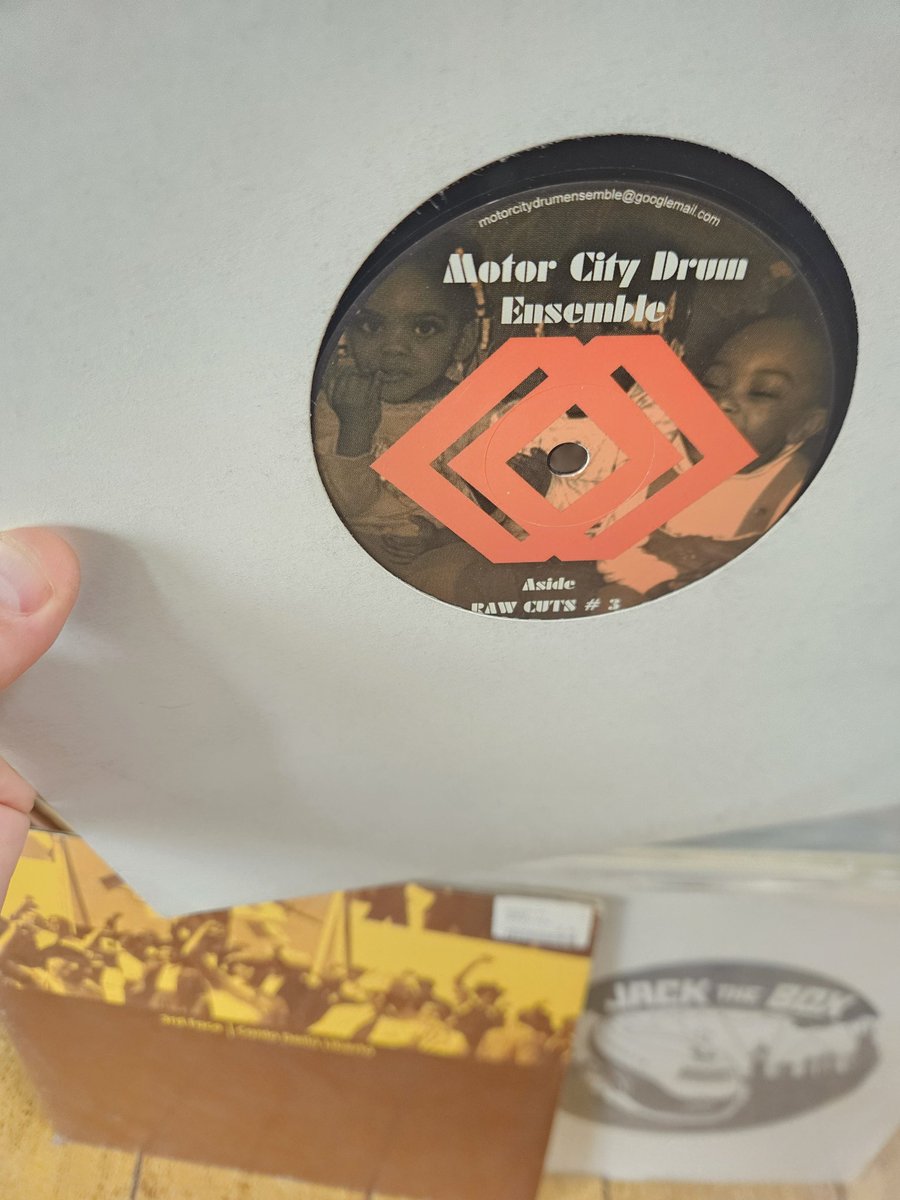 Re-Digitising Future House Classics for BLOCK ROOM 
16th June until the wee hours 🌇

#Sundayfunday #vinylcollection #bobbystarrr #housemusic