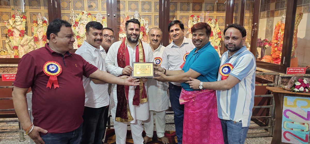 nikhilmadaansnp's tweet photo. सिक्का कॉलोनी शिव मंदिर प्रांगण में सुंदर कांड एवं हनुमाना चालीसा पाठ का आयोजन किया गया। इस अवसर पर शिव मंदिर में पहुंचकर संकटमोचन हनुमान जी का आशीर्वाद लिया और सभी श्रद्धालुओं को अपनी शुभकामनाएं दी। जय श्री राम।
निखिल मदान।
विधायक सोनीपत।
#nikhilmadaan #sonipat #sundarkandpath https://t.co/xehrbcHQPn